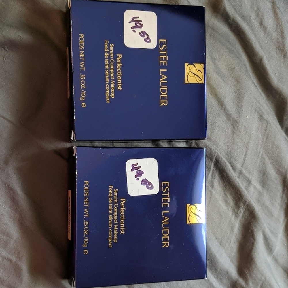 2 perfectionist compact serum 2w1 Estee lauder